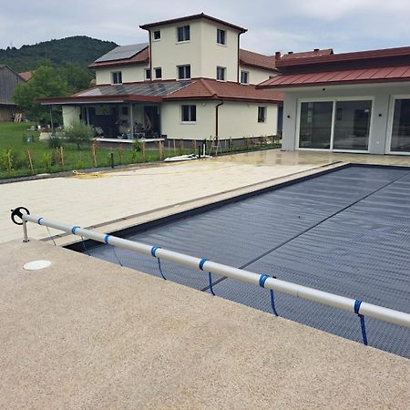 Apartmani Fenestra Tesla I Faust 오토칵 외부 사진